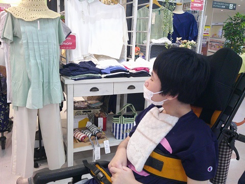 夢の家デイサービス　アピタでウインドウショッピング🛒