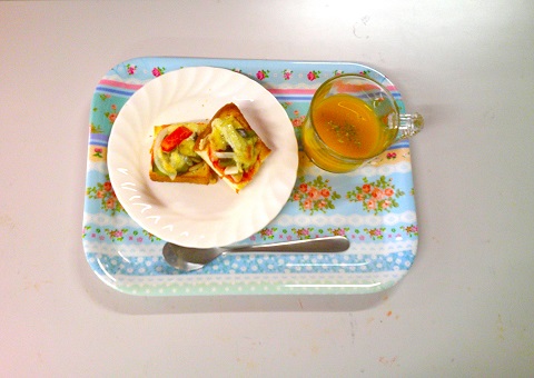 夢の家デイサービス　ピザトーストとパンプキンスープ