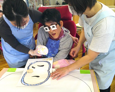 夢の家デイサービス　福笑い