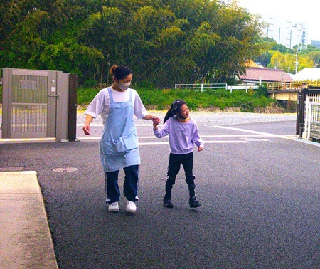 夢の家デイサービス　毎日の歩行訓練