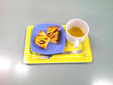 夢の家デイサービス　お好み焼き風トーストクッキング